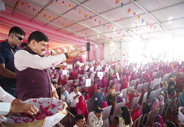 सीएम डॉ. मोहन ने लाड़ली बहनों को दी सौगात, खातों में ट्रांसफर किए 1835 करोड़