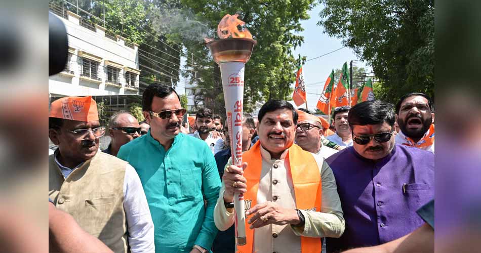 प्रधानमंत्री श्री मोदी के सार्वजनिक जीवन के 25 वर्ष, सेवा-सुशासन और गरीब कल्याण को समर्पित रहे : मुख्यमंत्री डॉ. यादव