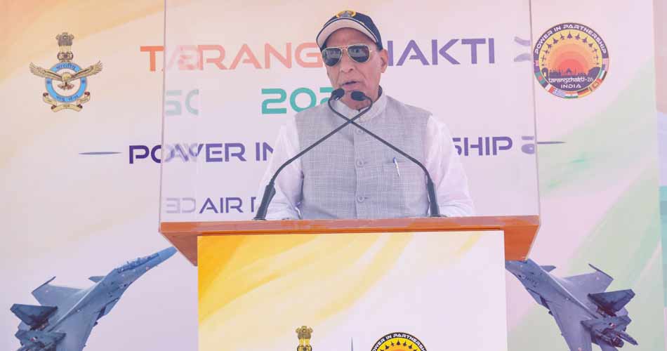 राजनाथ सिंह ने जोधपुर में देखा ‘तरंग शक्ति 2026’ का अद्भुत एयर शो, बोले- वैश्विक सुरक्षा व्यवस्था में हो रहे हैं बड़े बदलाव